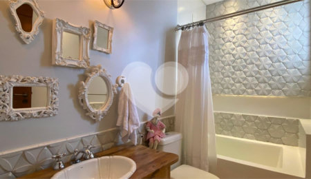 Casa à venda com 1 quarto, sendo 3 suítes,  no Centro, Porto Seguro, BA