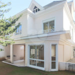 Casa à venda com 4 quartos, sendo 2 suítes, no condomínio Bristol Village, São Paulo - SP