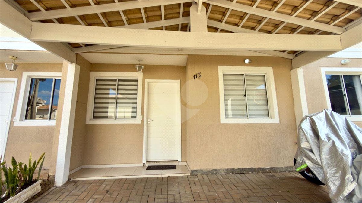 Casa à venda com 3 quartos, sendo 1 suíte, no condomínio Residencial Village Salermo, Sorocaba - SP