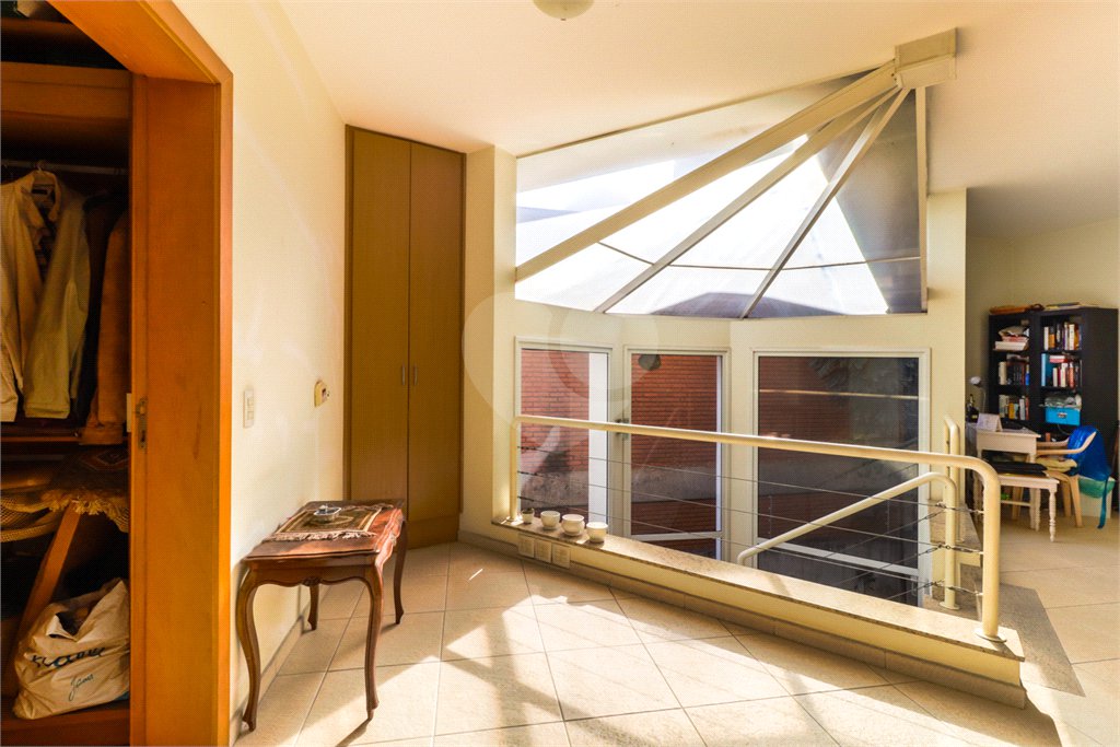 Sobrado à venda ou para alugar com 4 quartos, sendo 3 suítes, em Vila Madalena, São Paulo, SP