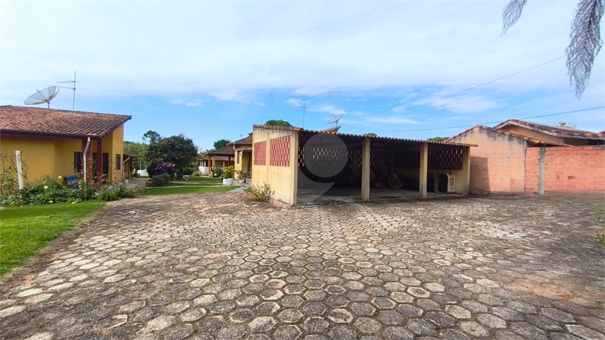 Chácara à venda com 4 quartos, sendo 1 suíte,  em Vale San Fernando, Itapetininga, SP