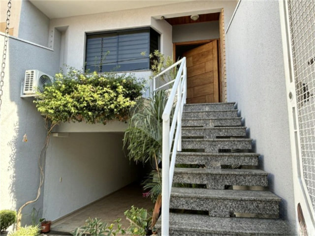Sobrado à venda com 4 quartos, sendo 1 suíte,  em Vila Floresta, Santo André, SP