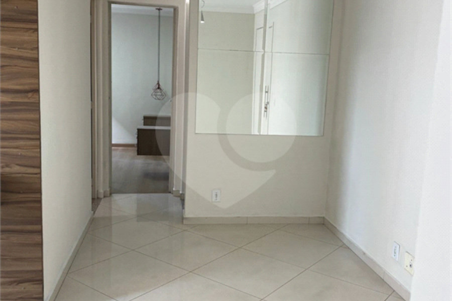 Apartamento à venda com 2 quartos, sendo 1 suíte, em Parque Maria Domitila, São Paulo, SP
