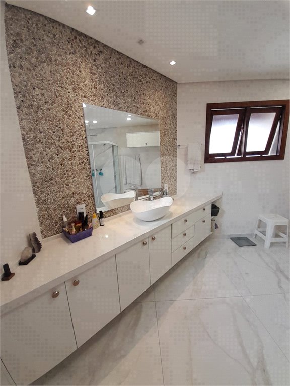 3 AMPLAS SUITES MAIS ECRITORIO MUITO VERDE E AMPLO QUINTAL