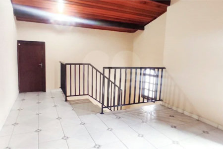 Casa com 180m², 3 dormitórios, 1 vaga, à venda na Vila Scarpelli em Santo André.