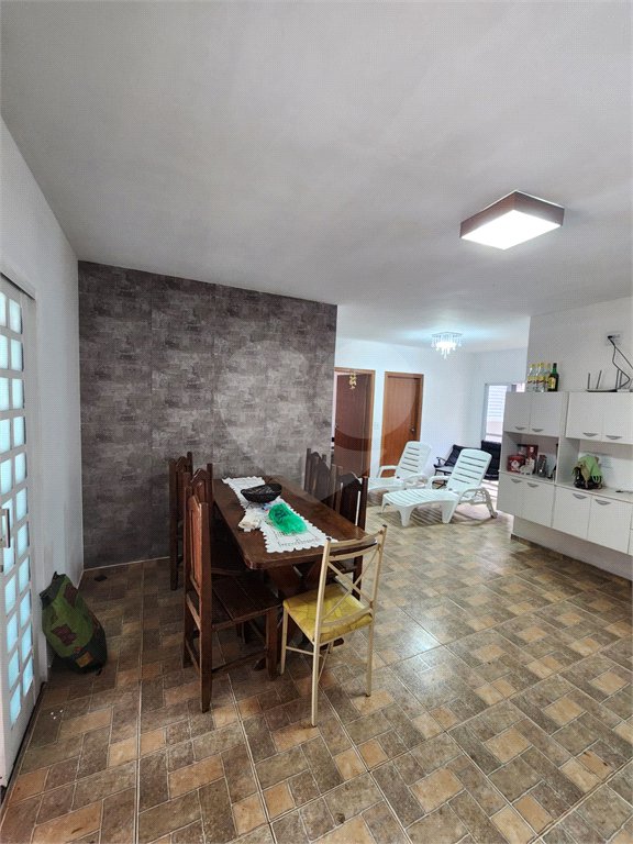 Casa à Venda - Estância Lagoa Dourada, Brotas-SP