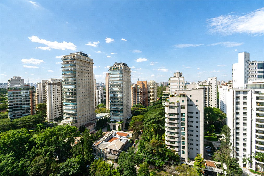 Apartamento à venda com 3 suítes em Vila Nova Conceição, São Paulo, SP