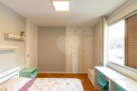 Apartamento à venda com 3 quartos, sendo 1 suíte,  em Moema, São Paulo, SP