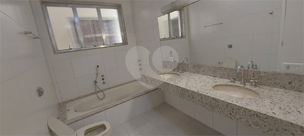 Apartamento à venda com 4 quartos, sendo 1 suíte,  em Laranjeiras, Rio de Janeiro, RJ