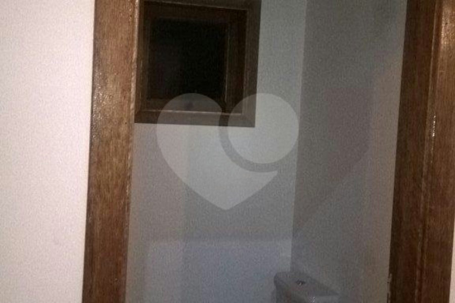 Casa à venda ou para alugar com 3 suítes no condomínio Vilarejo Estoril, Mairiporã - SP