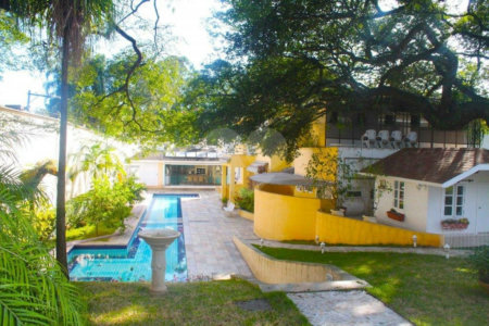 Casa à venda ou para alugar com 5 suítes no condomínio Arataca, São Paulo - SP