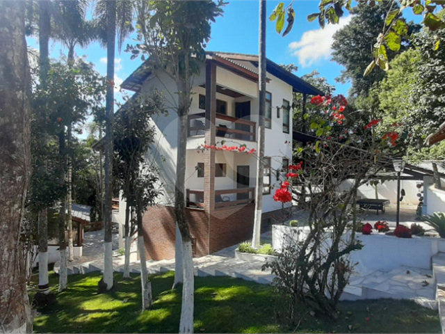 Sobrado à venda com 5 quartos, sendo 3 suítes,  em Serra da Cantareira, Mairiporã, SP