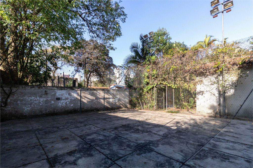 Casa à venda com 4 quartos, sendo 1 suíte, em Campo Belo, São Paulo, SP