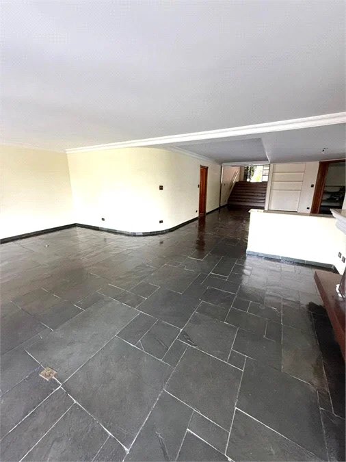 Sobrado à venda com 5 quartos, sendo 3 suítes, em Jardim Leonor, São Paulo, SP