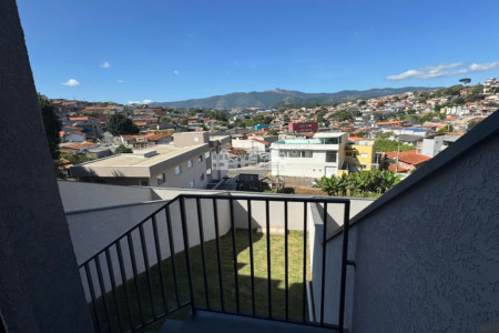 Casa à Venda no Jardim Imperial – Vista para a Pedra Grande, Atibaia/SP