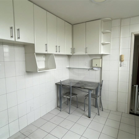 Apartamento à venda com 3 quartos, sendo 1 suíte, em Jardim Paulista, São Paulo, SP