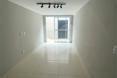 Sobrado à venda com 3 quartos, sendo 2 suítes,  em Vila Oliveira, Mogi das Cruzes, SP