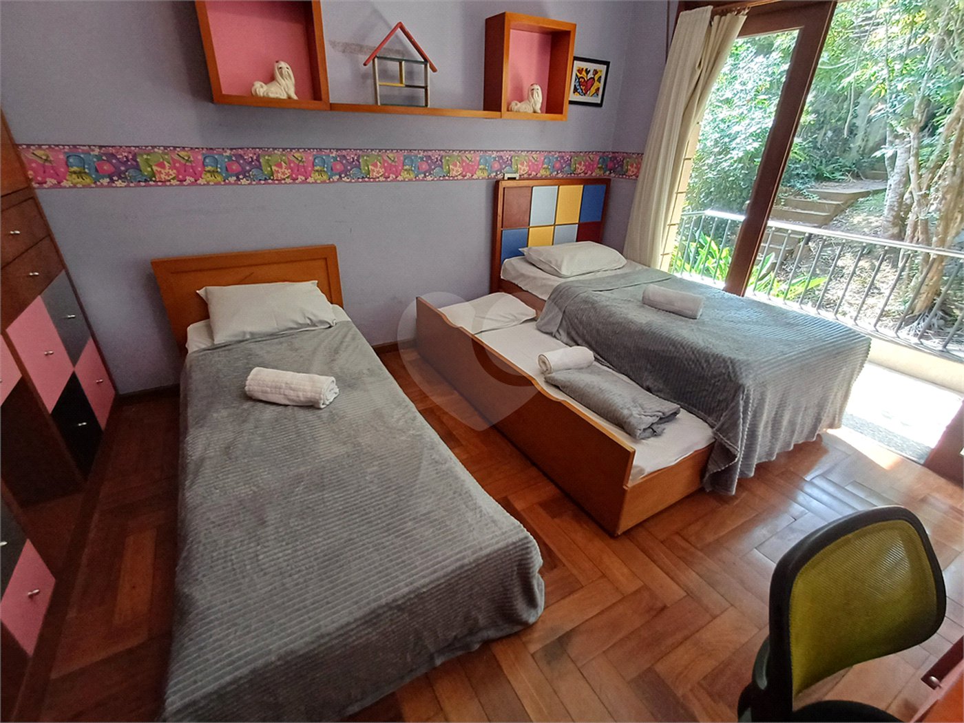 Casa à venda com 4 quartos, sendo 2 suítes, no condomínio Champs Elysees Village, Mairiporã - SP
