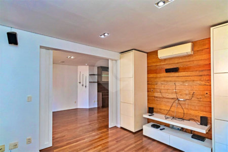 Apartamento à venda com 3 quartos, sendo 1 suíte, em Vila Olímpia, São Paulo, SP