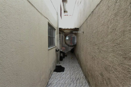 Sobrado à venda com 6 quartos, sendo 1 suíte, em Vila Olinda, São Paulo, SP