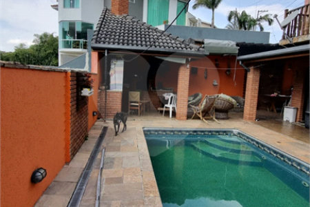 Casa à venda com 4 quartos, sendo 2 suítes, no condomínio Aruã Eco Park, Mogi das Cruzes - SP