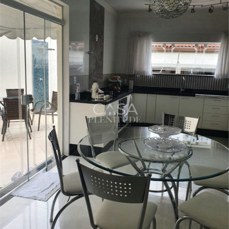 Sobrado à venda com 3 suítes em Vila Trujillo, Sorocaba, SP