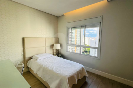 Apartamento à venda com 3 suítes em Campo Belo, São Paulo, SP