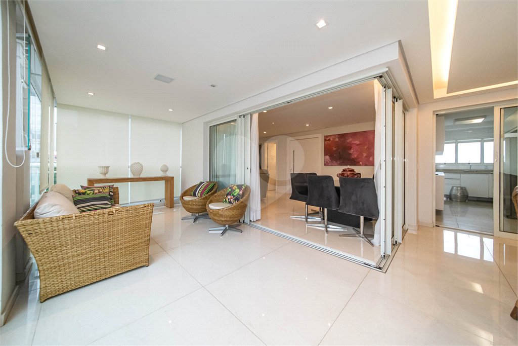 Apartamento à venda com 3 quartos, sendo 2 suítes, em Vila Mariana, São Paulo, SP