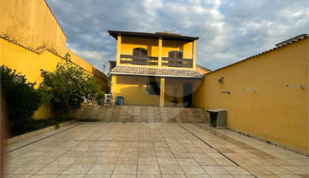 Sobrado à venda com 4 quartos, sendo 1 suíte,  em Vila Áurea, Poá, SP
