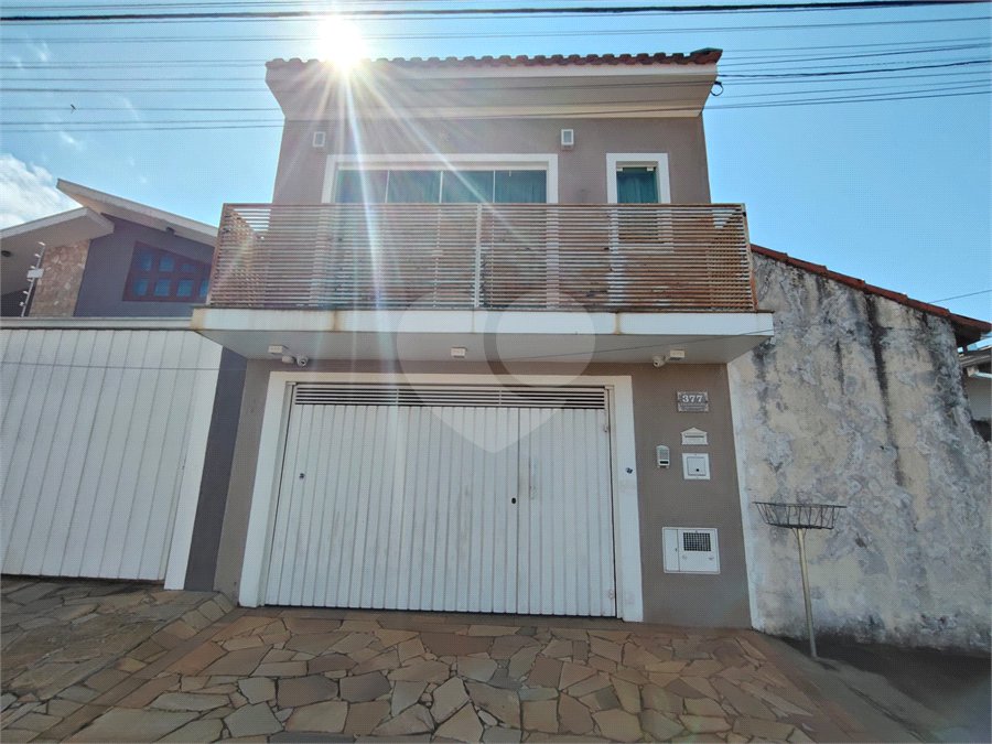 Sobrado à venda ou para alugar com 3 quartos, sendo 1 suíte,  em Jardim Itália, Itapetininga, SP