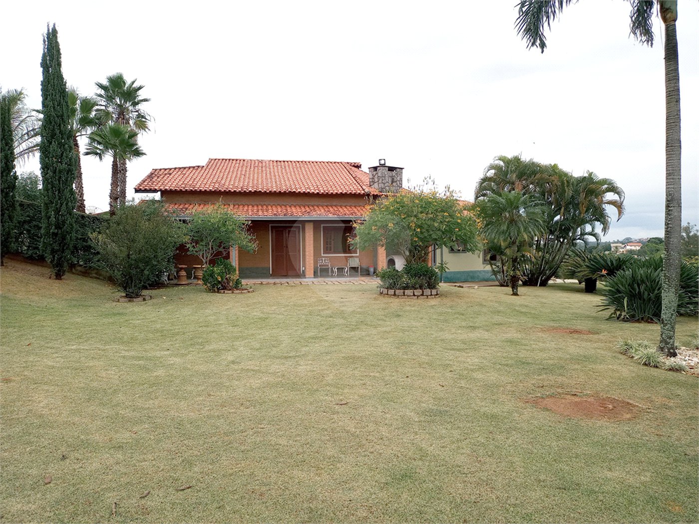 Casa à venda com 4 suítes no condomínio Estância Marambaia, Vinhedo - SP
