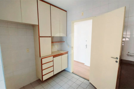 Apartamento à venda com 3 quartos, sendo 1 suíte, em Vila Olímpia, São Paulo, SP
