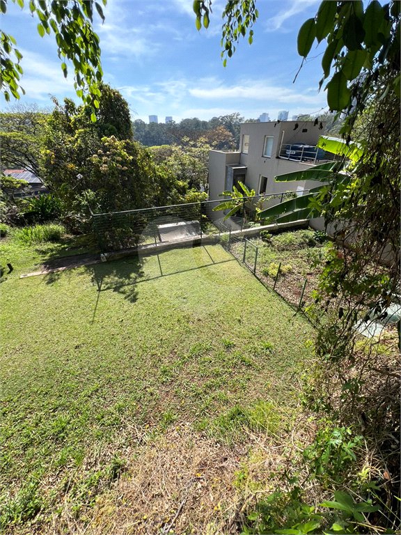 Terreno à venda no condomínio Jardim Vitória Régia, São Paulo - SP