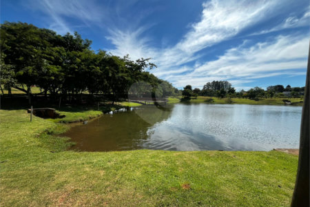 Casa à venda com 3 quartos, sendo 1 suíte, no condomínio Lago dos Ipês, Itapetininga - SP