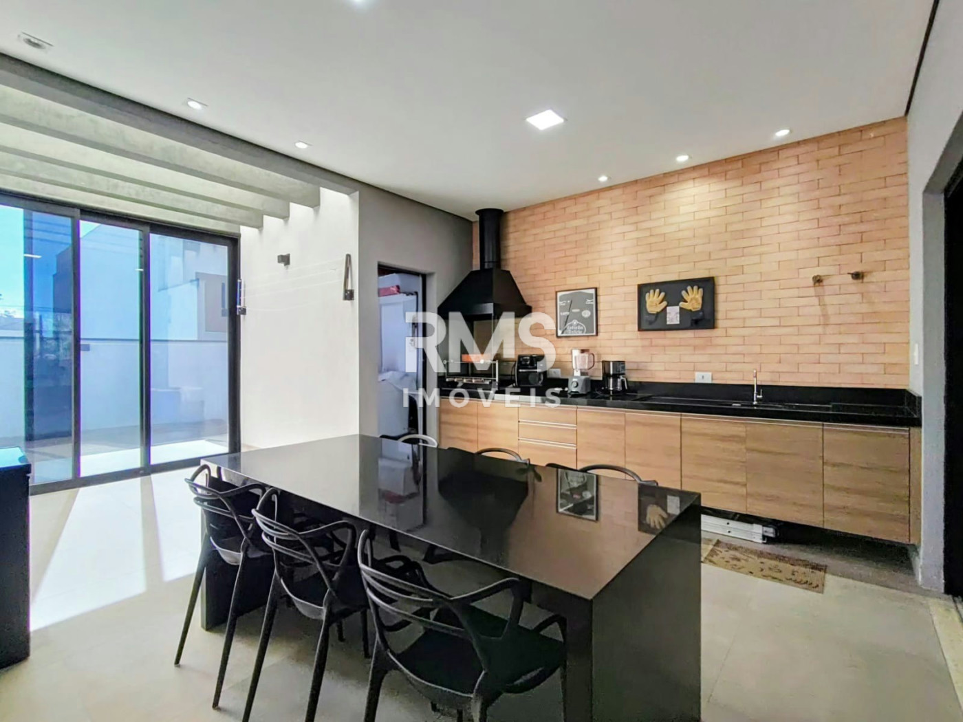 Casa à venda com 3 quartos, sendo 1 suíte, no condomínio Residencial Mont Blanc, Itu - SP