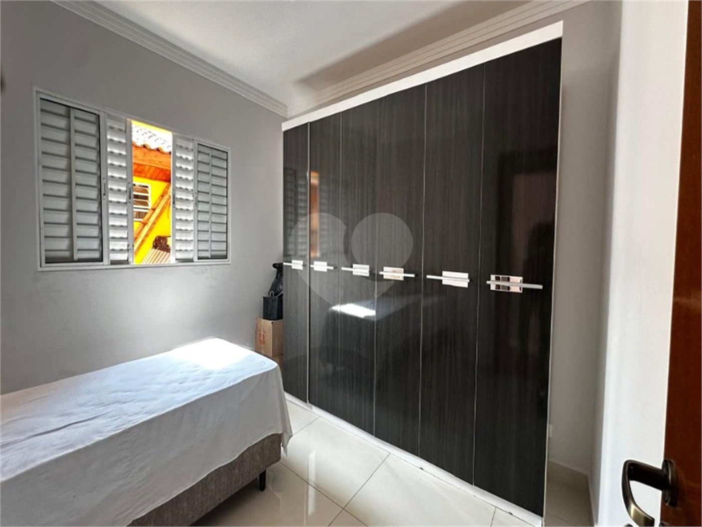 Sobrado à venda com 4 quartos, sendo 1 suíte, em Wanel Ville, Sorocaba, SP