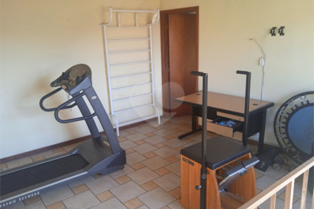 Casa à venda com 8 quartos, sendo 3 suítes, em Jardim Terceiro Centenário, Atibaia, SP