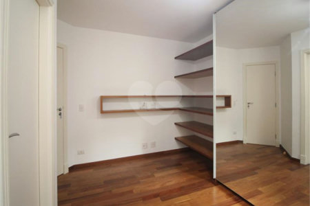 Casa à venda com 3 suítes no condomínio Brooklin Hills, São Paulo - SP