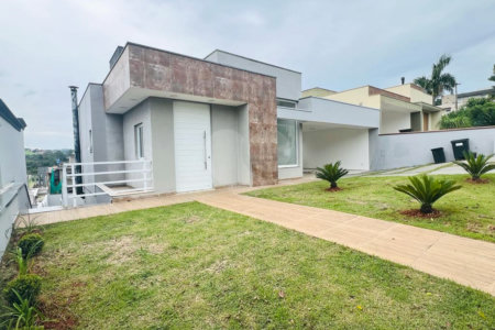 Casa à venda com 3 quartos, sendo 1 suíte, no condomínio Figueira Garden, Atibaia - SP