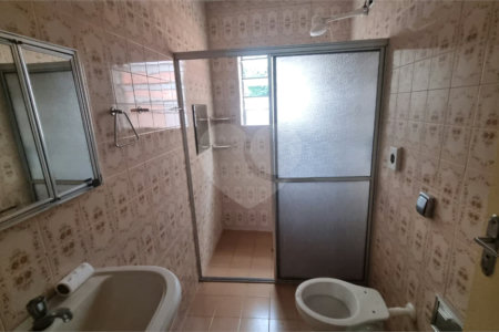 Sobrado à venda com 7 quartos em Parque Peruche, São Paulo, SP
