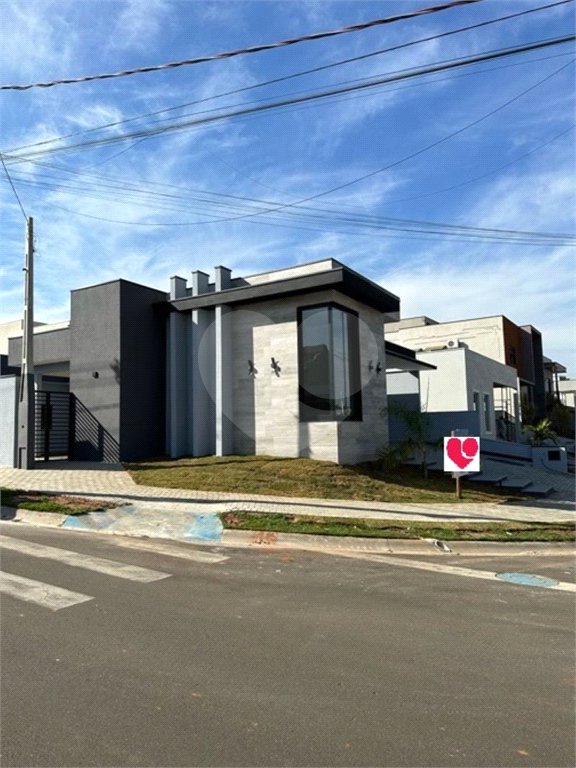 Casa à venda com 3 quartos, sendo 1 suíte, no condomínio Lagos D´icaraí, Salto - SP