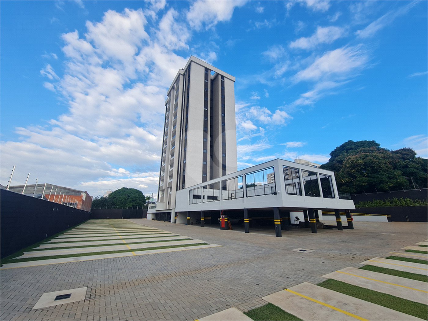 Apartamento à venda com 3 quartos, sendo 1 suíte,  em Jardim Refúgio, Sorocaba, SP