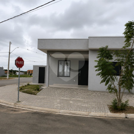 Casa à venda com 3 quartos, sendo 1 suíte,  no condomínio Tivolli, Itapetininga - SP