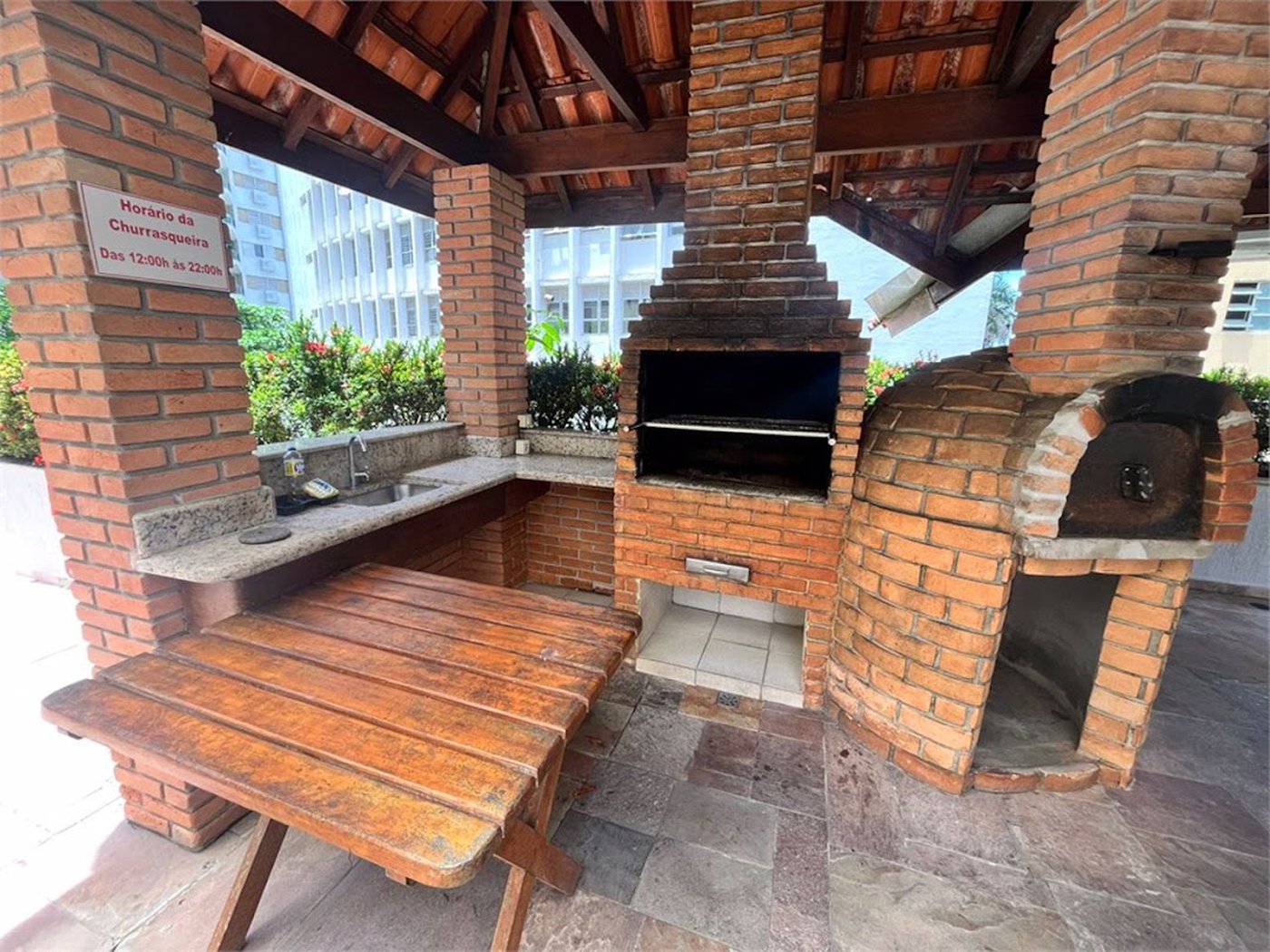 Apartamento com 3 dormitórios à venda, 100 m² por R$ 650.000,00 - Pitangueiras - Guarujá/SP