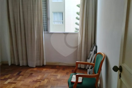 Apartamento à venda com 3 quartos, sendo 1 suíte,  em Aclimação, São Paulo, SP