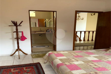 Sobrado à venda com 4 quartos, sendo 3 suítes,  no Centro, Jarinu, SP