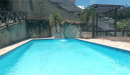 Casa à venda com 5 quartos, sendo 1 suíte,  em Roseira, Mairiporã, SP