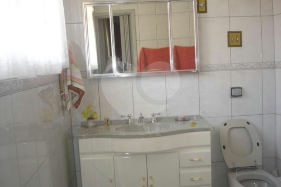 Sobrado à venda com 3 quartos, sendo 2 suítes, em Vila Irmãos Arnoni, São Paulo, SP