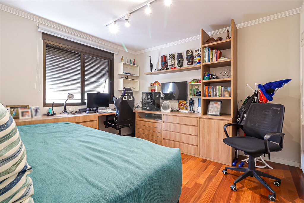 Apartamento à venda com 4 quartos, sendo 2 suítes, em Moema, São Paulo, SP