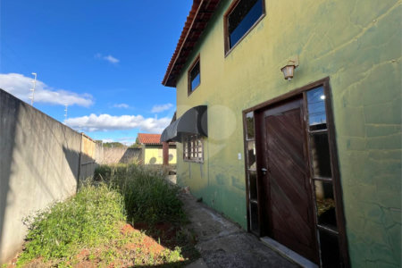 Sobrado à venda com 4 quartos, sendo 1 suíte, em Estância Conceição, Itapetininga, SP